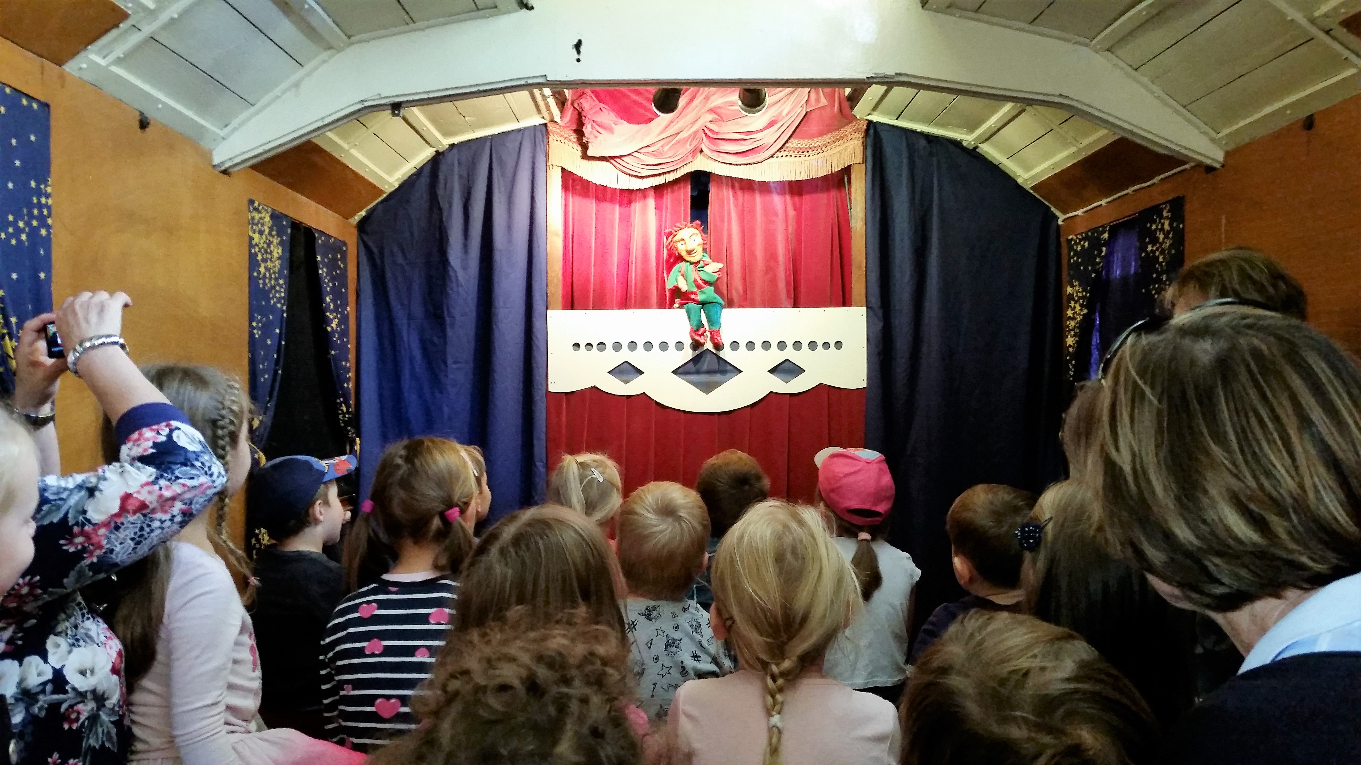 Kasper, historischer Wagen, Theater